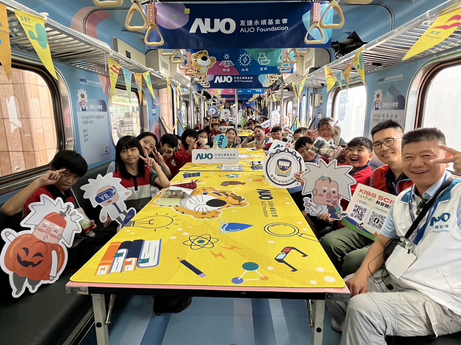 庄和闲永續基金會參與「臺灣科普環島列車」，設計基礎科學車廂課程，以「淨零碳排和永續能源」為主題，讓學生透過創意實驗認識淨零知識，以及思考生活中的減碳行為